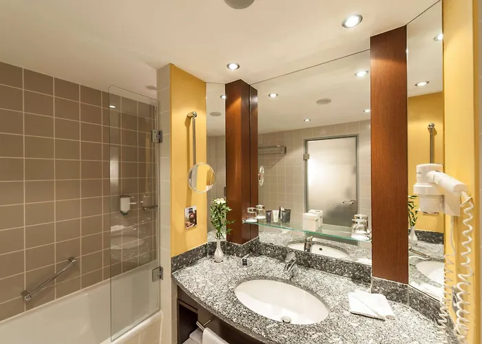 فندق Essential By Dorint Frankfurt-niederrad 4*